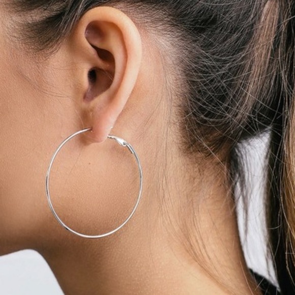 Jewelry - ✨LAST SET✨Set of chic fun hoop earrings